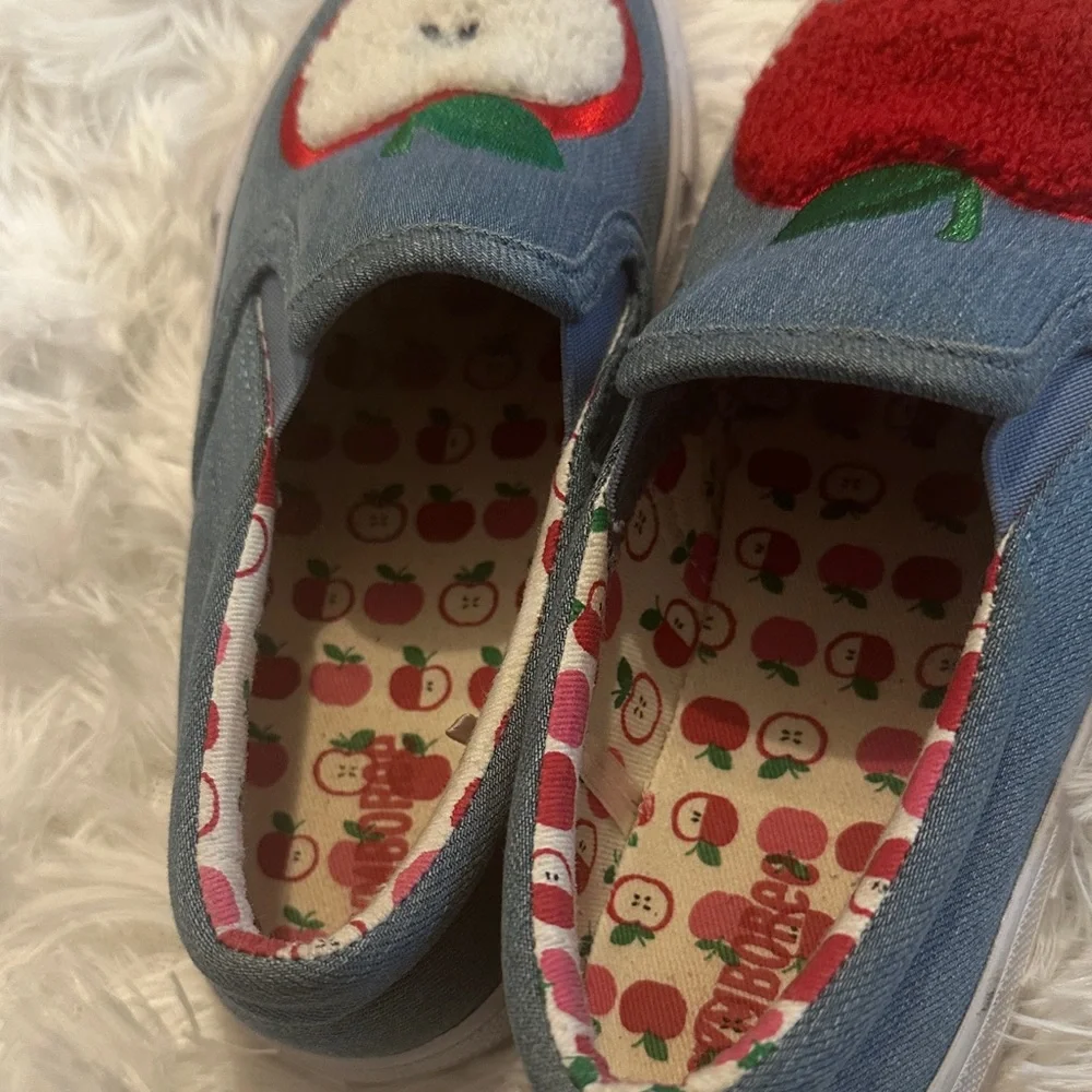 🎀 Gymboree Girls Apple Embroidered Slip-On Shoes - Blue, White and Red